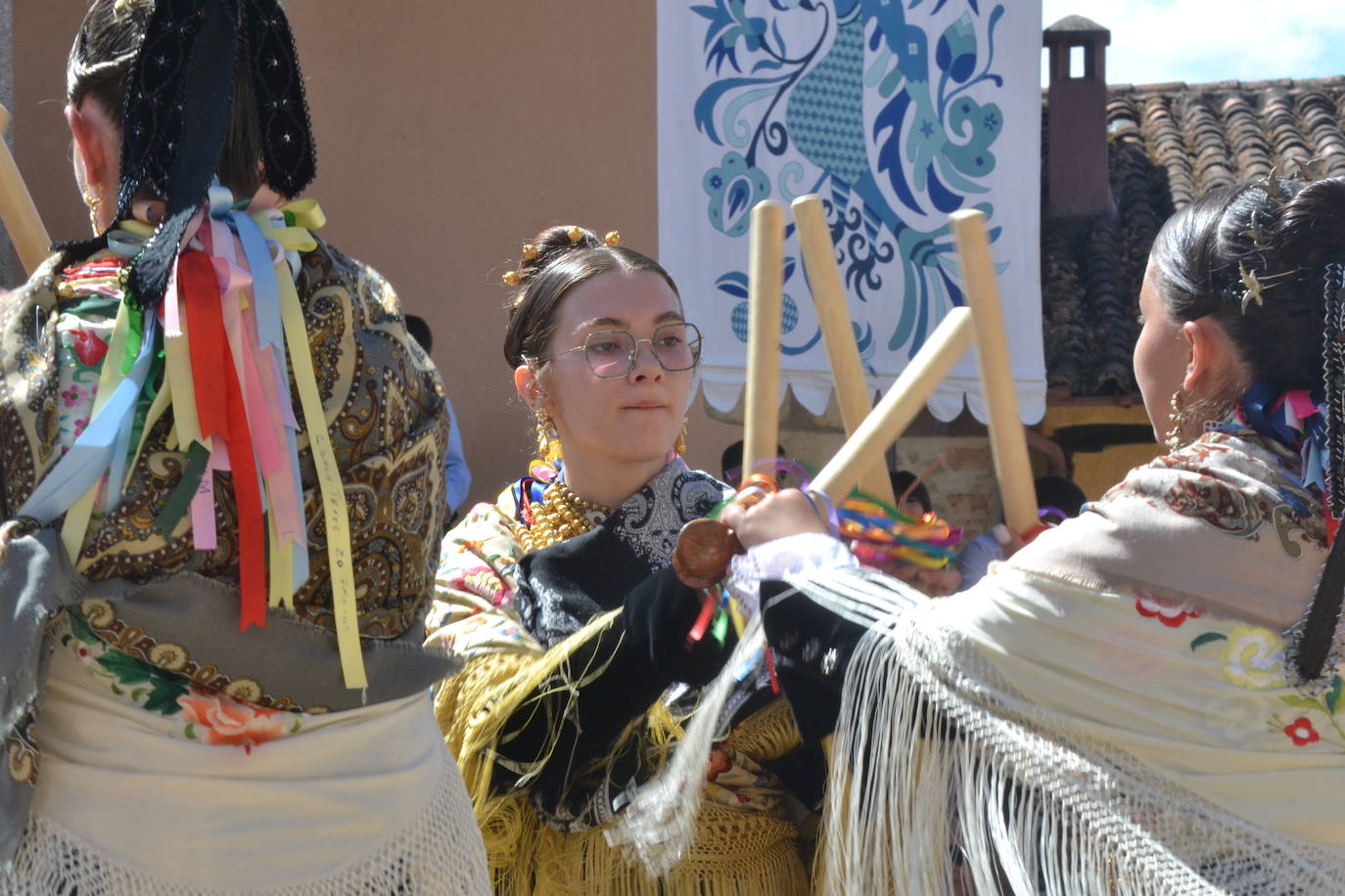 Miranda del Castañar baila en honor a su patrona, la Virgen de la Cuesta