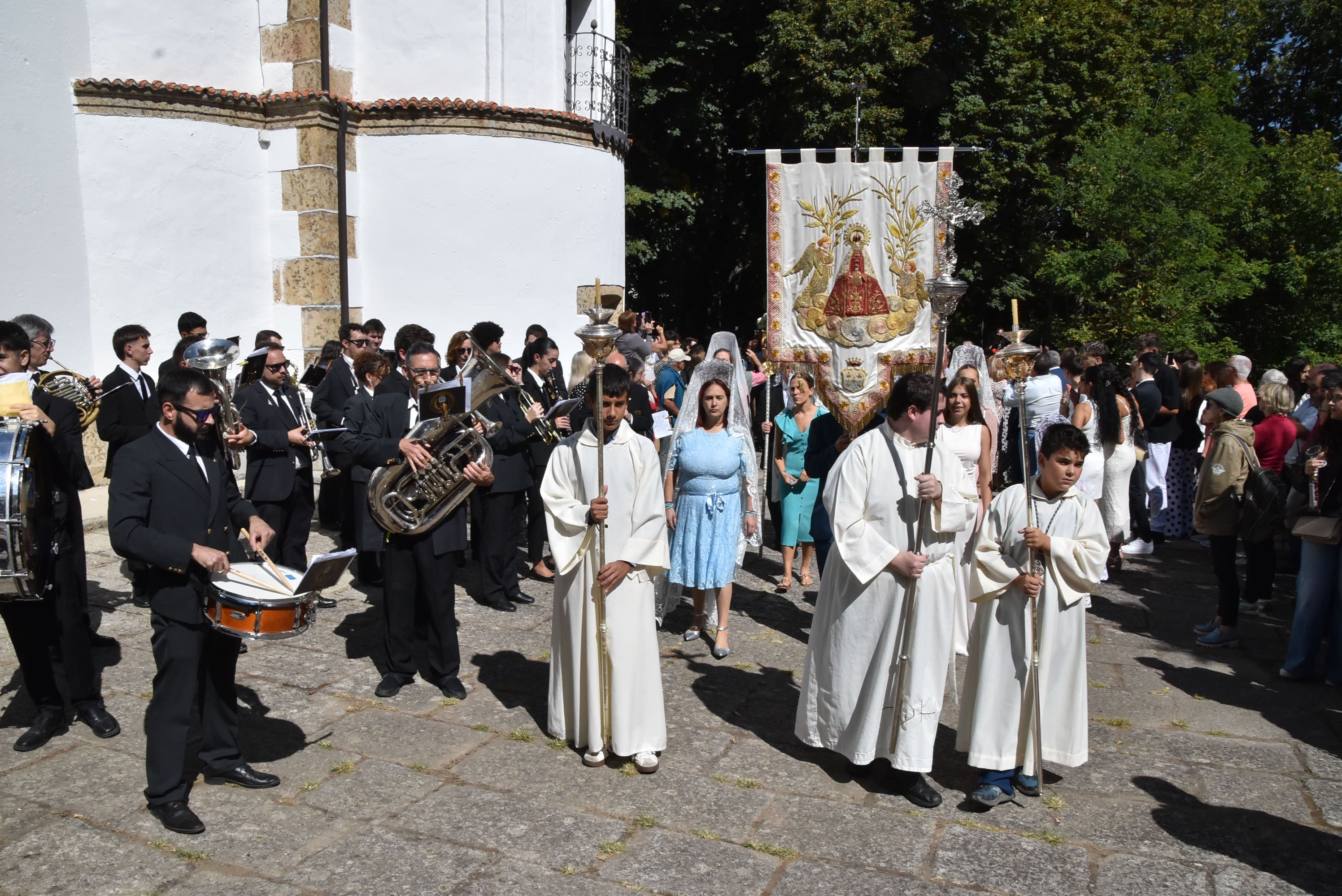 El paraje de El Castañar en Béjar se llena de fieles para acompañar a la Virgen