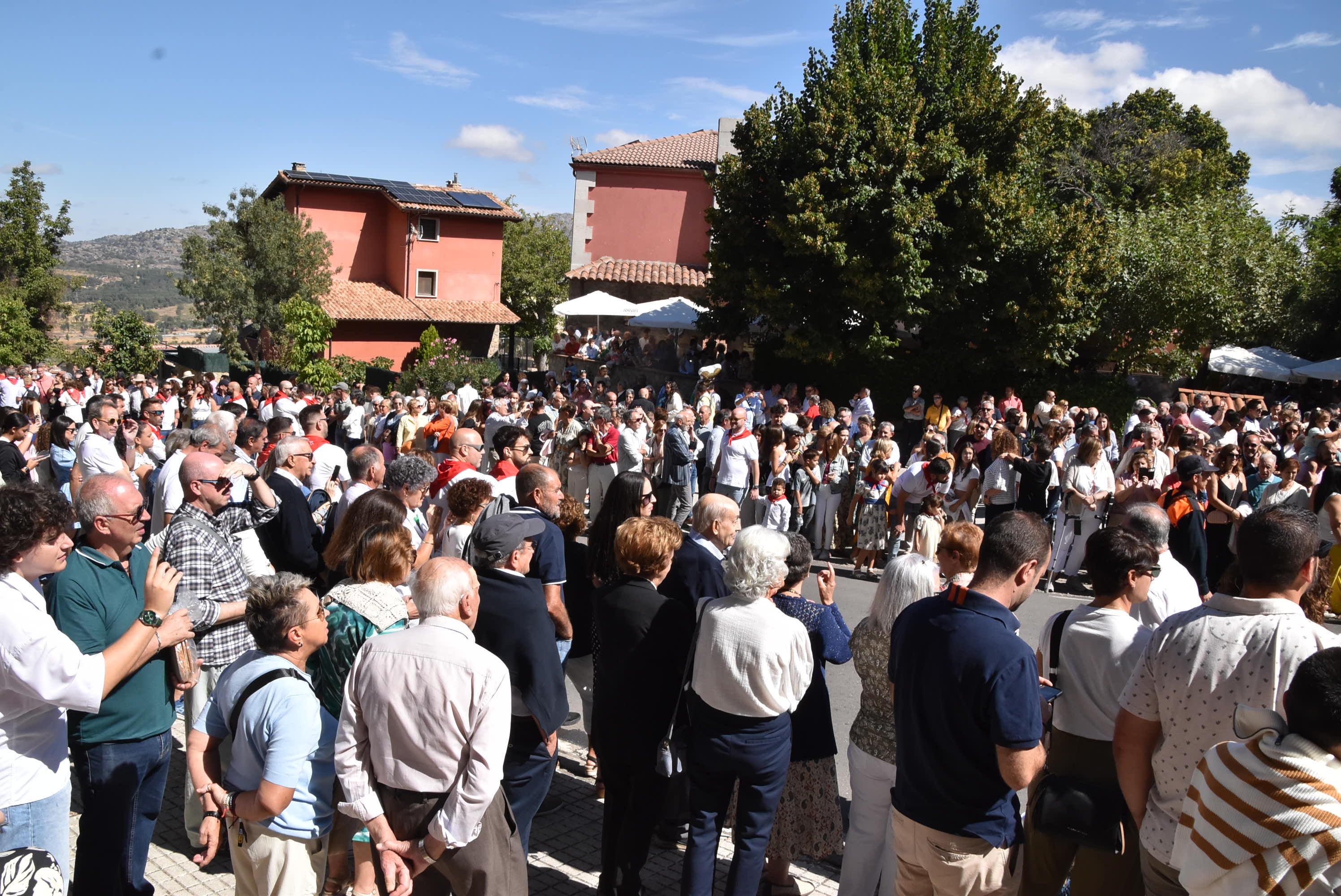 El paraje de El Castañar en Béjar se llena de fieles para acompañar a la Virgen