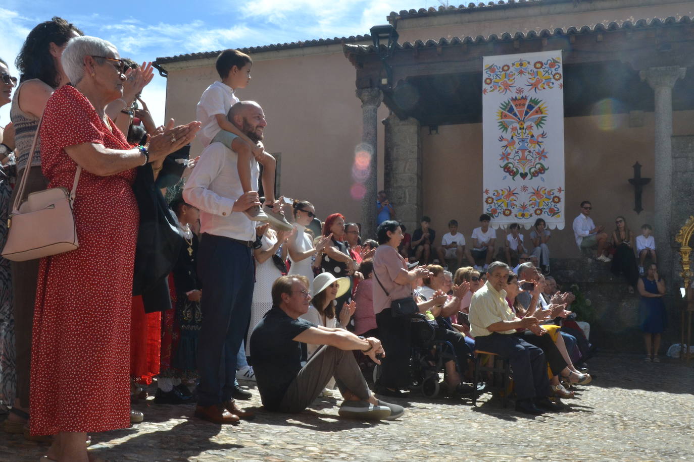 Miranda del Castañar baila en honor a su patrona, la Virgen de la Cuesta