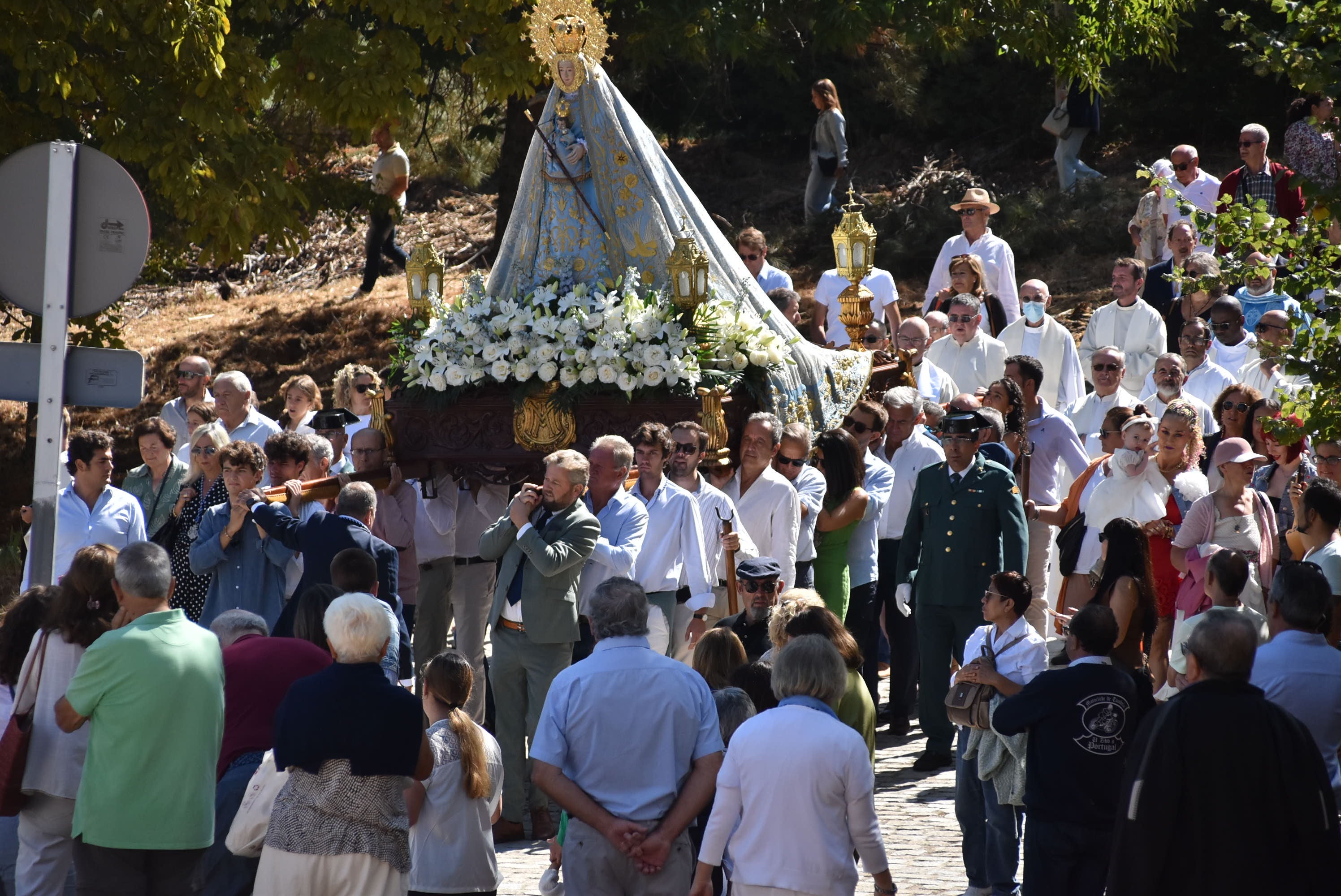 El paraje de El Castañar en Béjar se llena de fieles para acompañar a la Virgen
