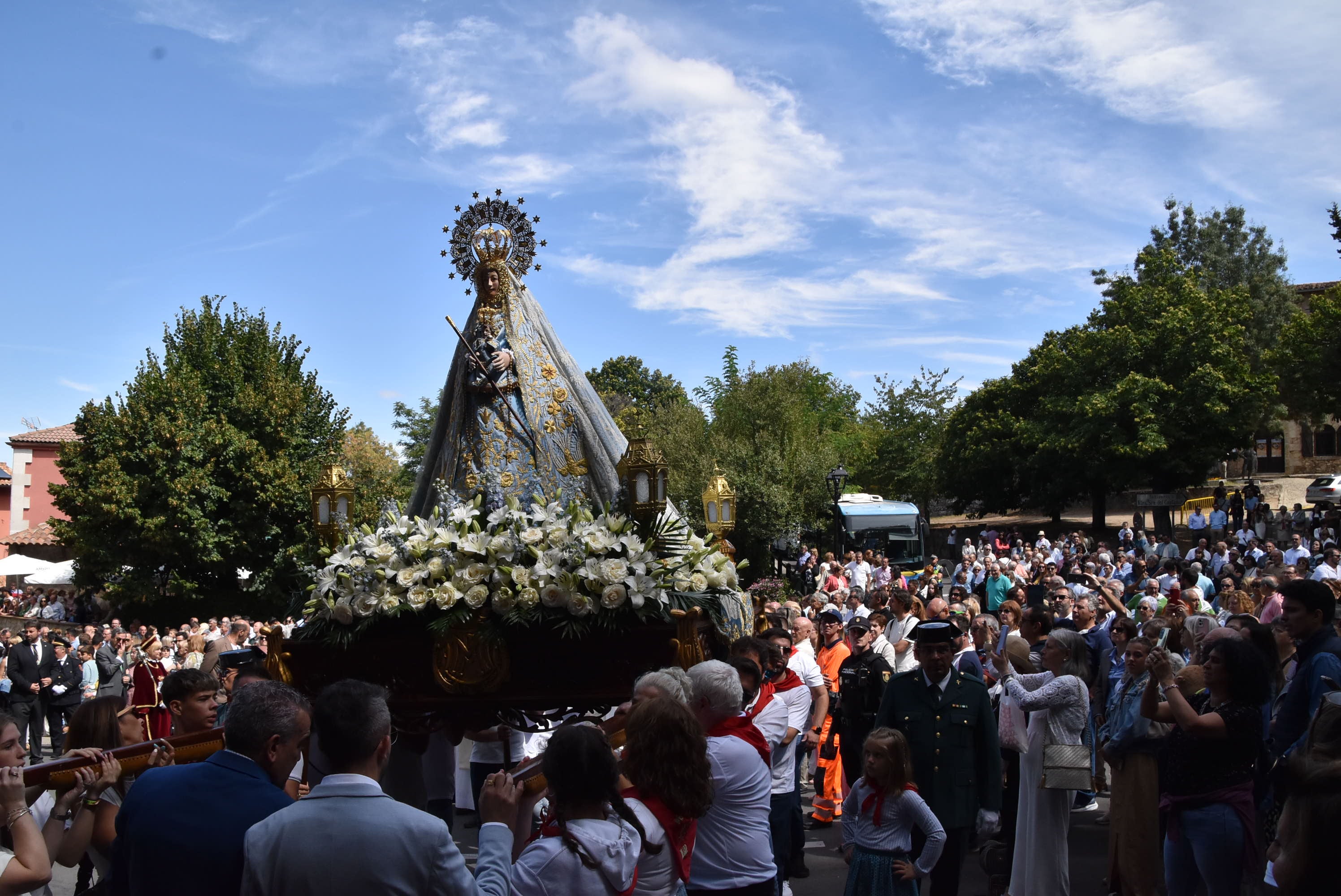 El paraje de El Castañar en Béjar se llena de fieles para acompañar a la Virgen