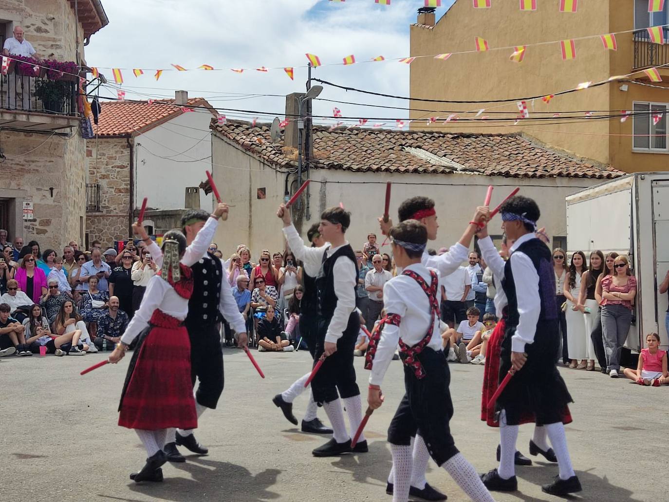 Día de esplendor para honrar a la Virgen en Cespedosa de Tormes