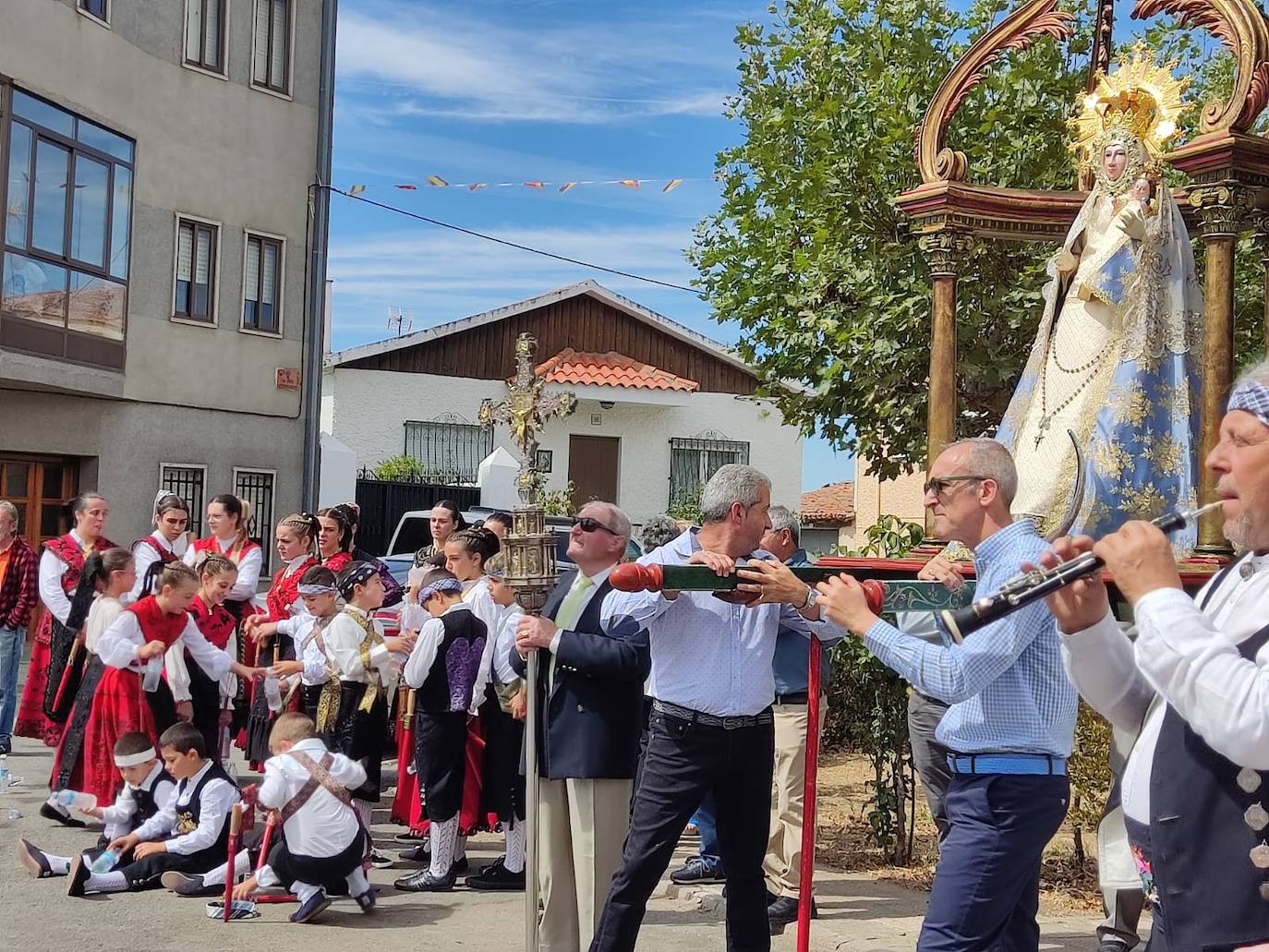 Día de esplendor para honrar a la Virgen en Cespedosa de Tormes