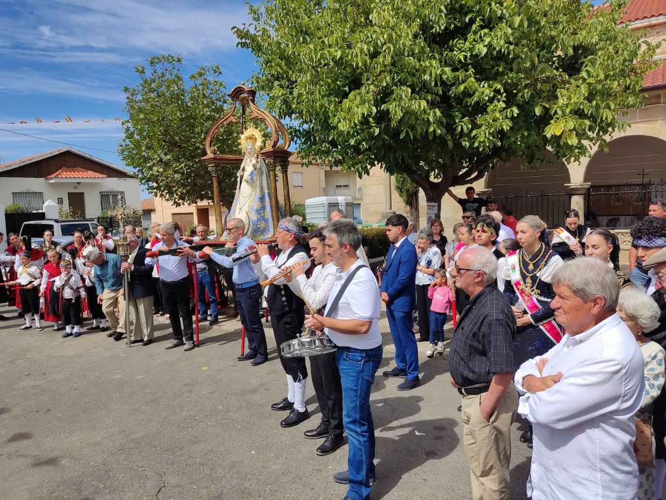 Día de esplendor para honrar a la Virgen en Cespedosa de Tormes