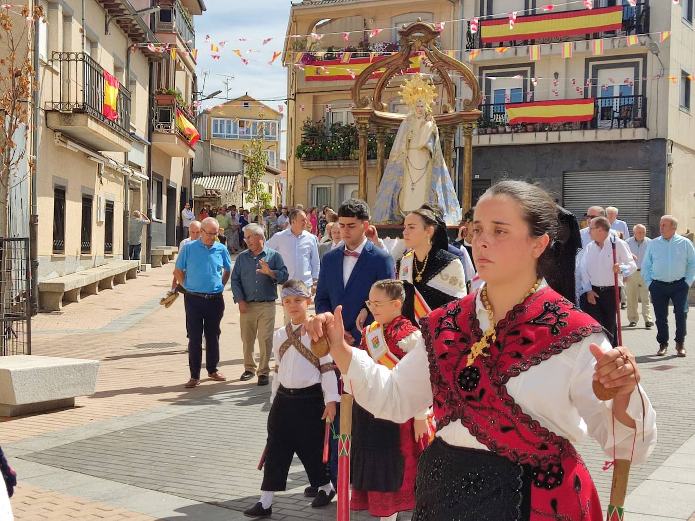 Día de esplendor para honrar a la Virgen en Cespedosa de Tormes