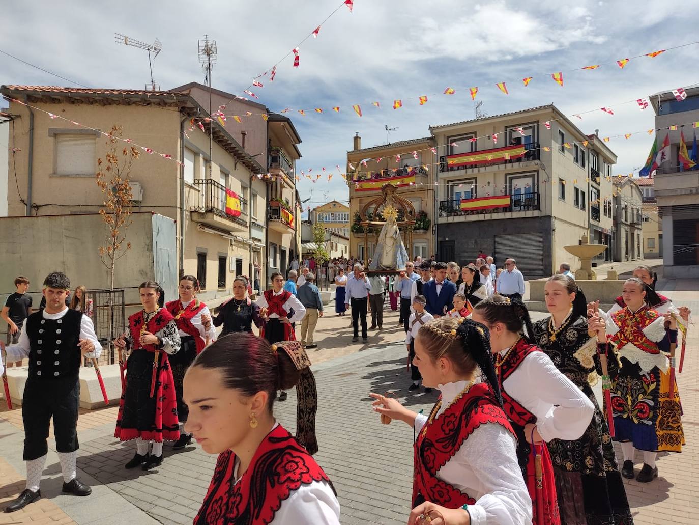 Día de esplendor para honrar a la Virgen en Cespedosa de Tormes