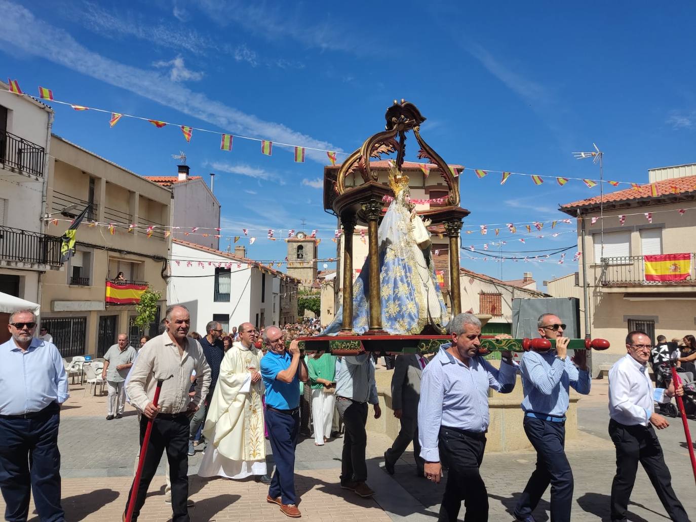 Día de esplendor para honrar a la Virgen en Cespedosa de Tormes