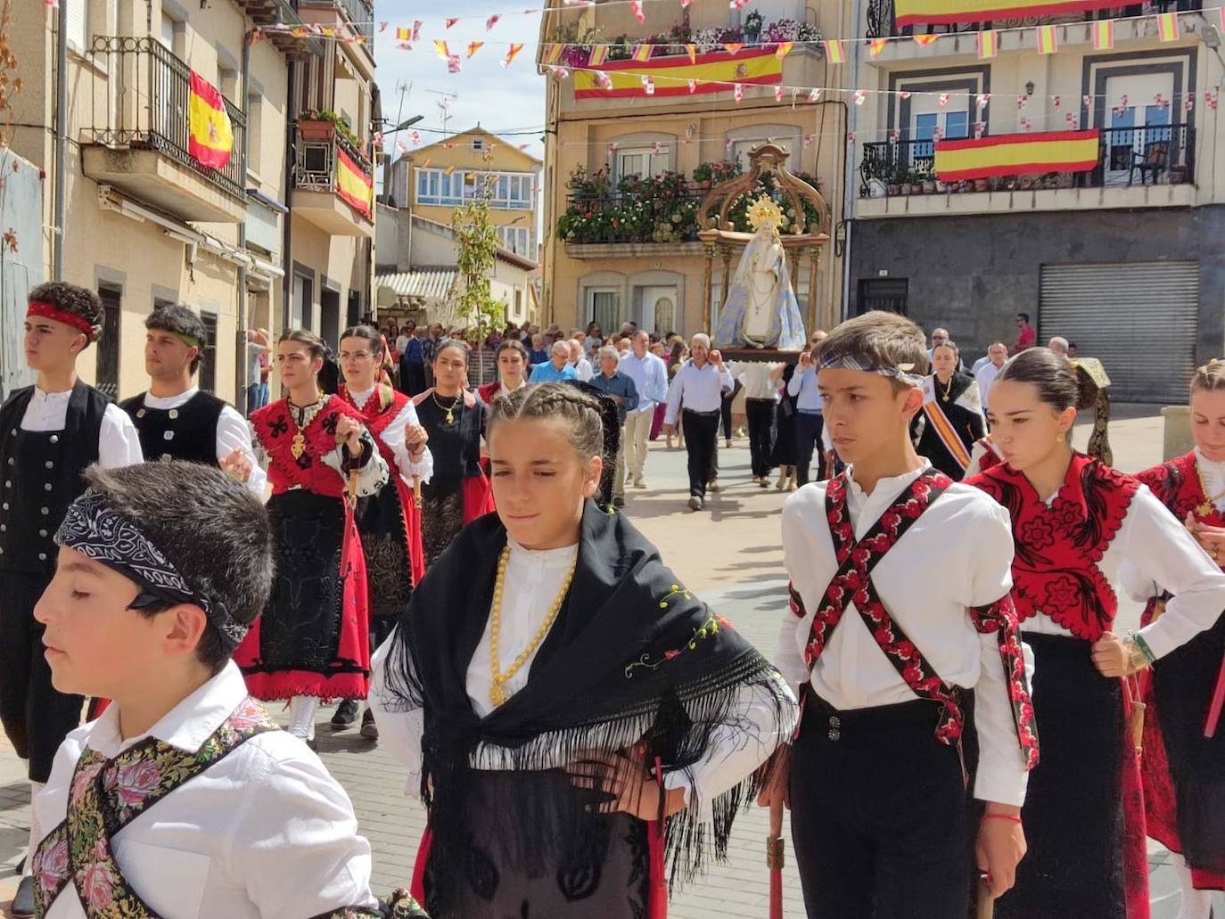 Día de esplendor para honrar a la Virgen en Cespedosa de Tormes