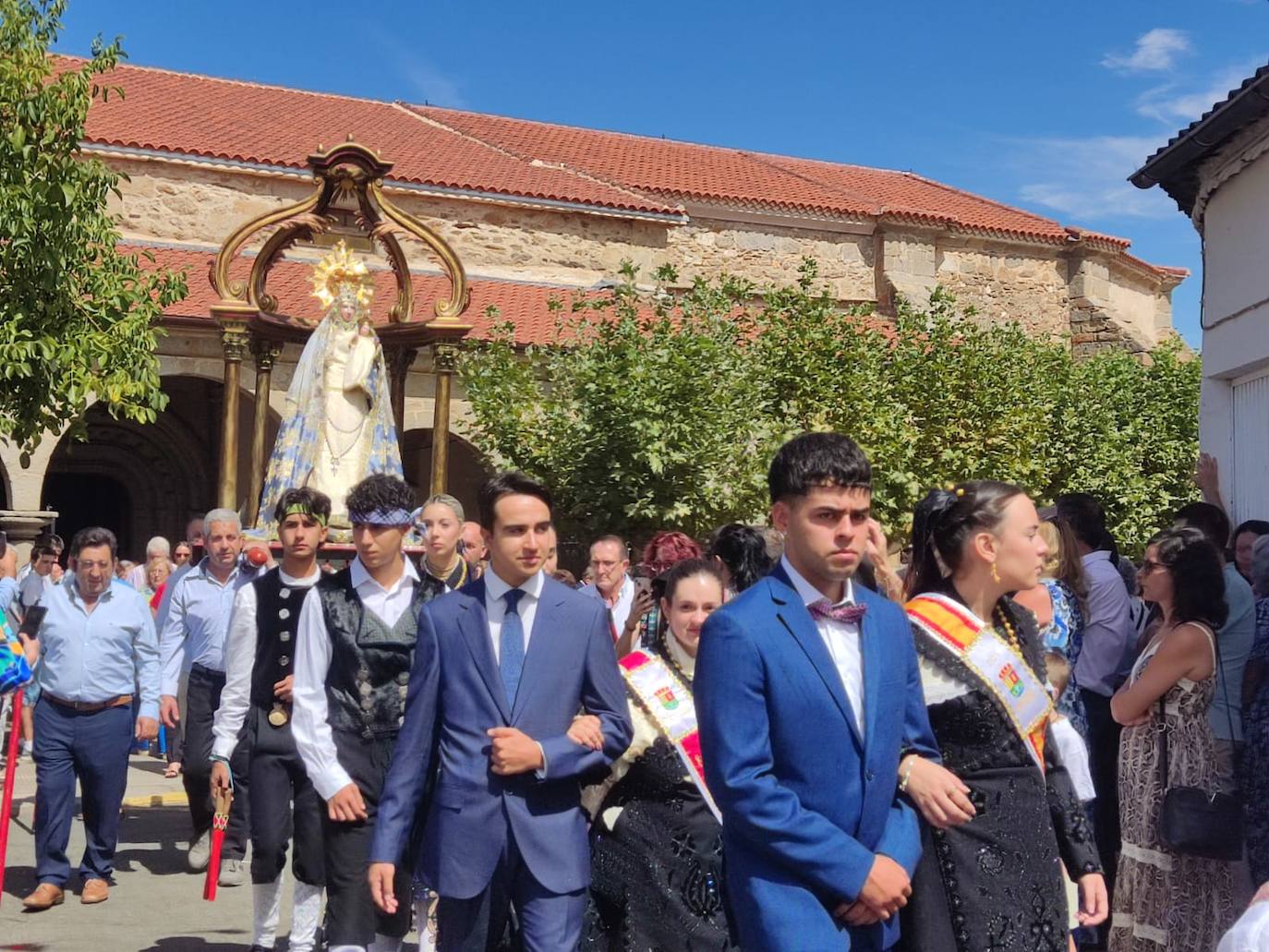 Día de esplendor para honrar a la Virgen en Cespedosa de Tormes