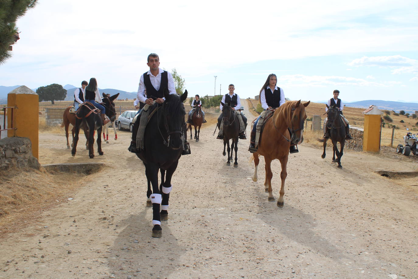 Día de esplendor para honrar a la Virgen en Cespedosa de Tormes