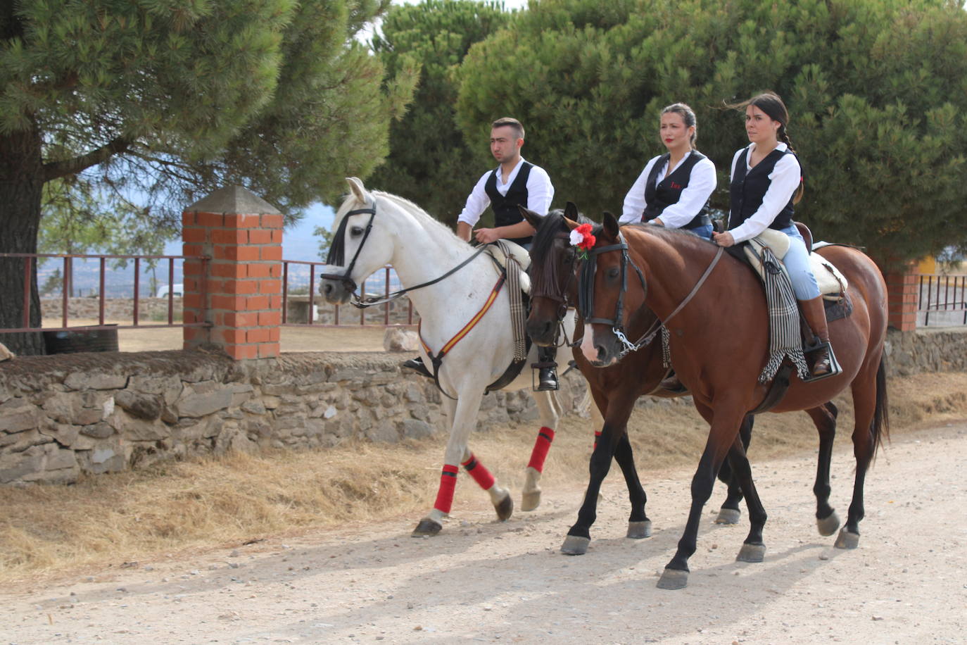 Día de esplendor para honrar a la Virgen en Cespedosa de Tormes