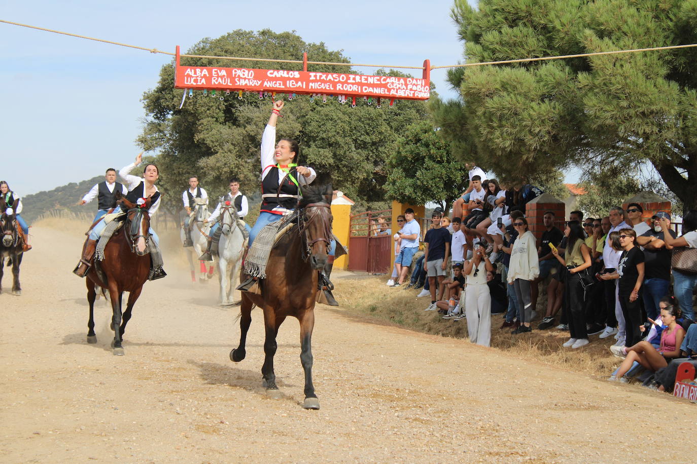 Día de esplendor para honrar a la Virgen en Cespedosa de Tormes