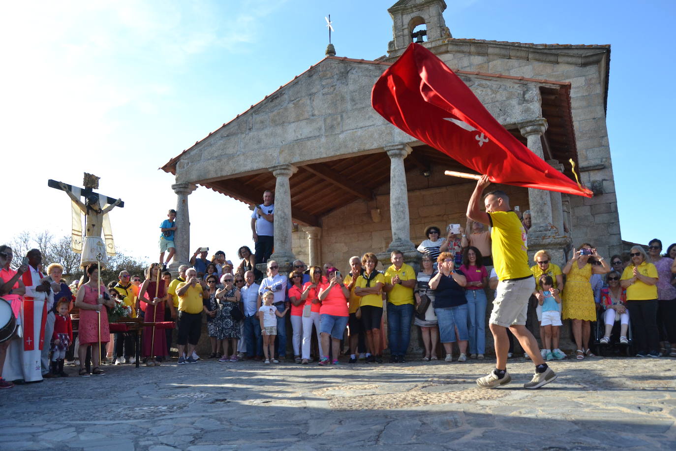 El baile de la bandera en la ermita es uno de los últimos actos.