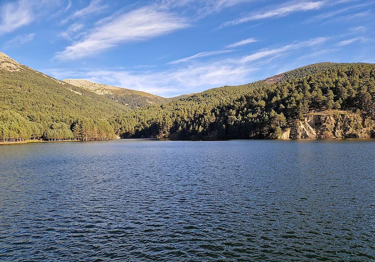 La CHD acomete obras para el vaciado del embalse de El Tejo, en El Espinar (Segovia).