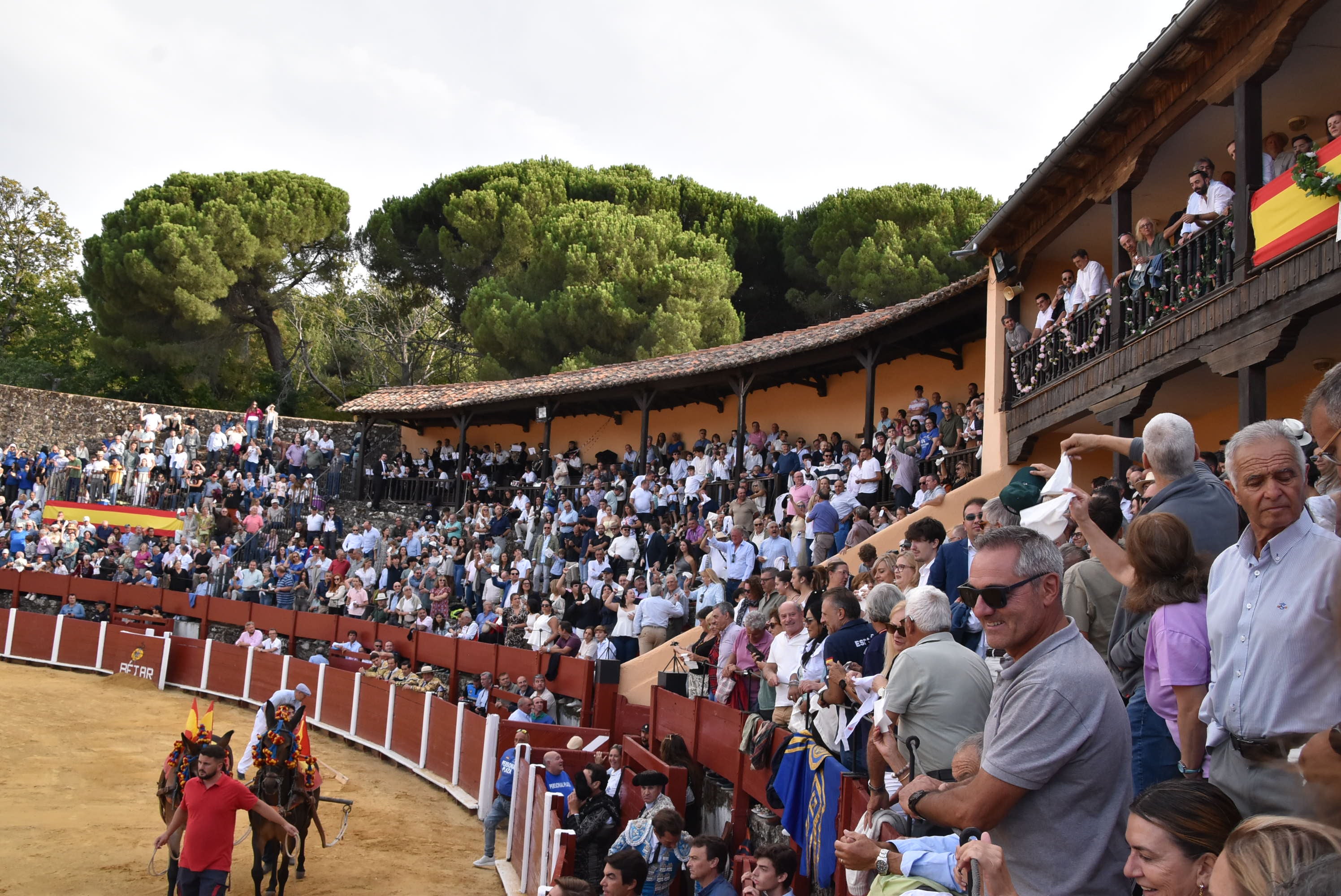 Puerta grande para Castaño, Diosleguarde y Julio Norte en la plaza de toros de Béjar