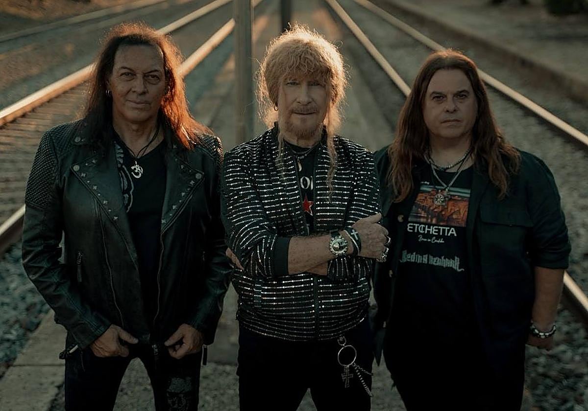 Paco Ventura (guitarra), Manuel Martínez (voz) y Manuel Ibáñez (teclados) son Medina Azahara.