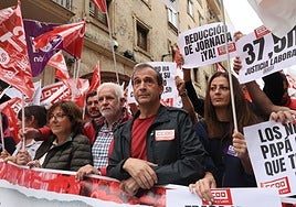 Concentración en la Gran Vía en defensa de la reducción de la jornada laboral: «Puede beneficiar a 60.000 trabajadores de la provincia»