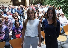 Olga Casado y Raquel Martín, en el patio de la Cámara de Comercio.