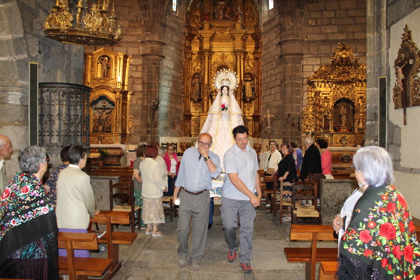 Gallegos de Solmirón entona el &quot;Adiós&quot; a la Virgen de Gracia Carrero
