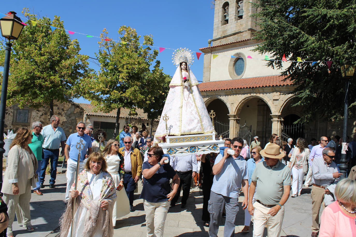 Gallegos de Solmirón entona el &quot;Adiós&quot; a la Virgen de Gracia Carrero