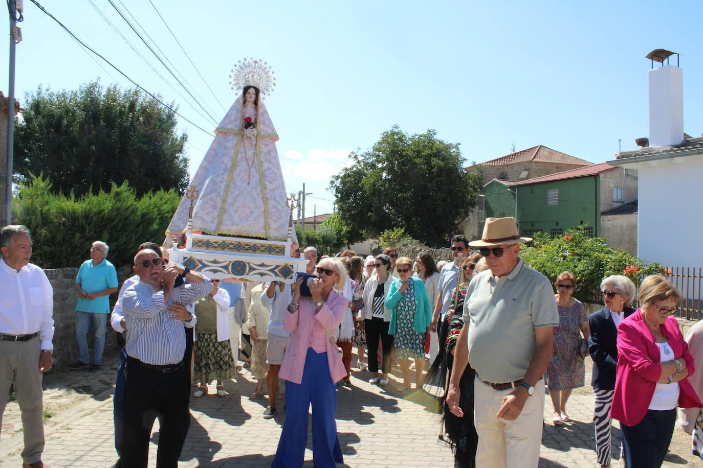 Gallegos de Solmirón entona el &quot;Adiós&quot; a la Virgen de Gracia Carrero