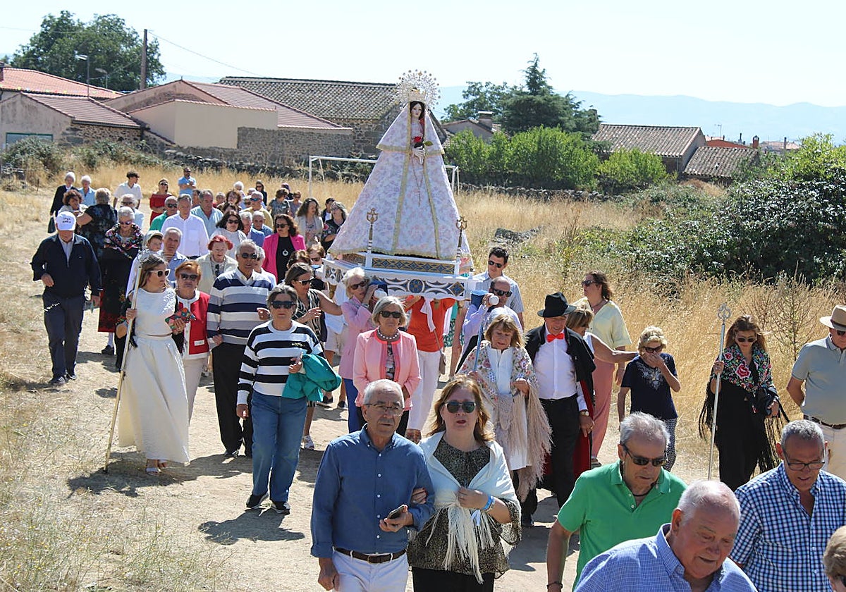 Gallegos de Solmirón entona el &quot;Adiós&quot; a la Virgen de Gracia Carrero