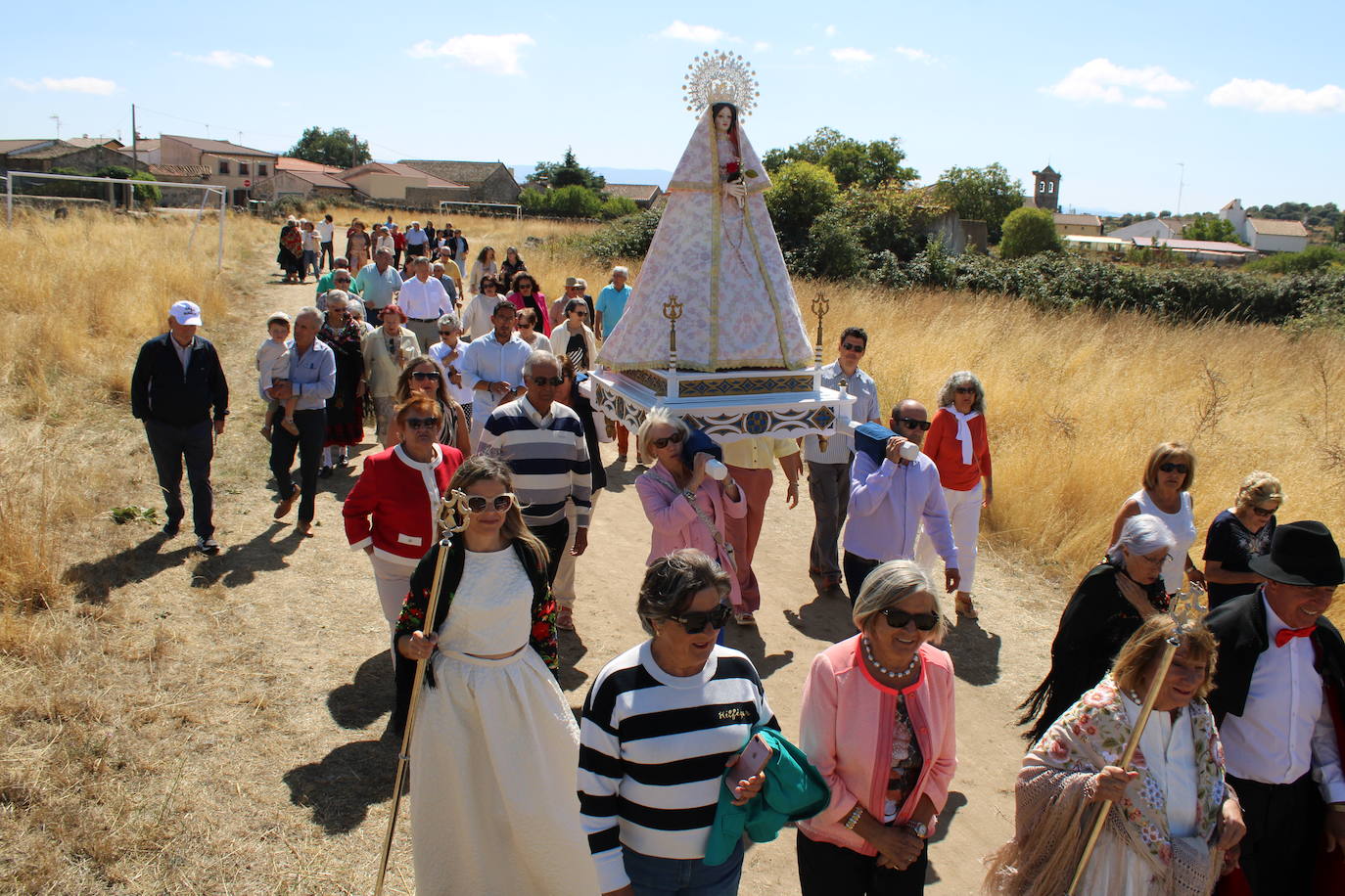 Gallegos de Solmirón entona el &quot;Adiós&quot; a la Virgen de Gracia Carrero