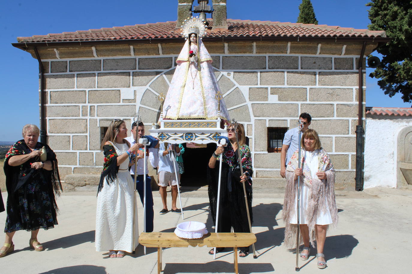 Gallegos de Solmirón entona el &quot;Adiós&quot; a la Virgen de Gracia Carrero