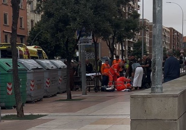 Los servicios de emergencia, en plenas labores de reanimación.