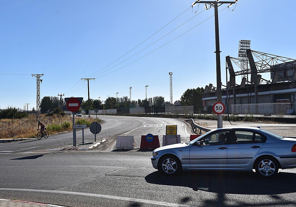 La carretera del Helmántico cortada a primera hora de este jueves.