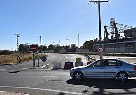La carretera del Helmántico cortada a primera hora de este jueves.
