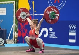 Marta García Rincón, integrante del equipo de Salamanca, realiza un movimiento.