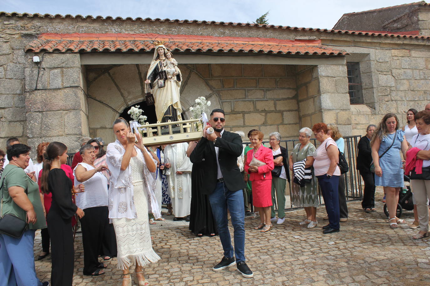 Trabanca se entrega a la Virgen del Carmen en el primer día de fiestas