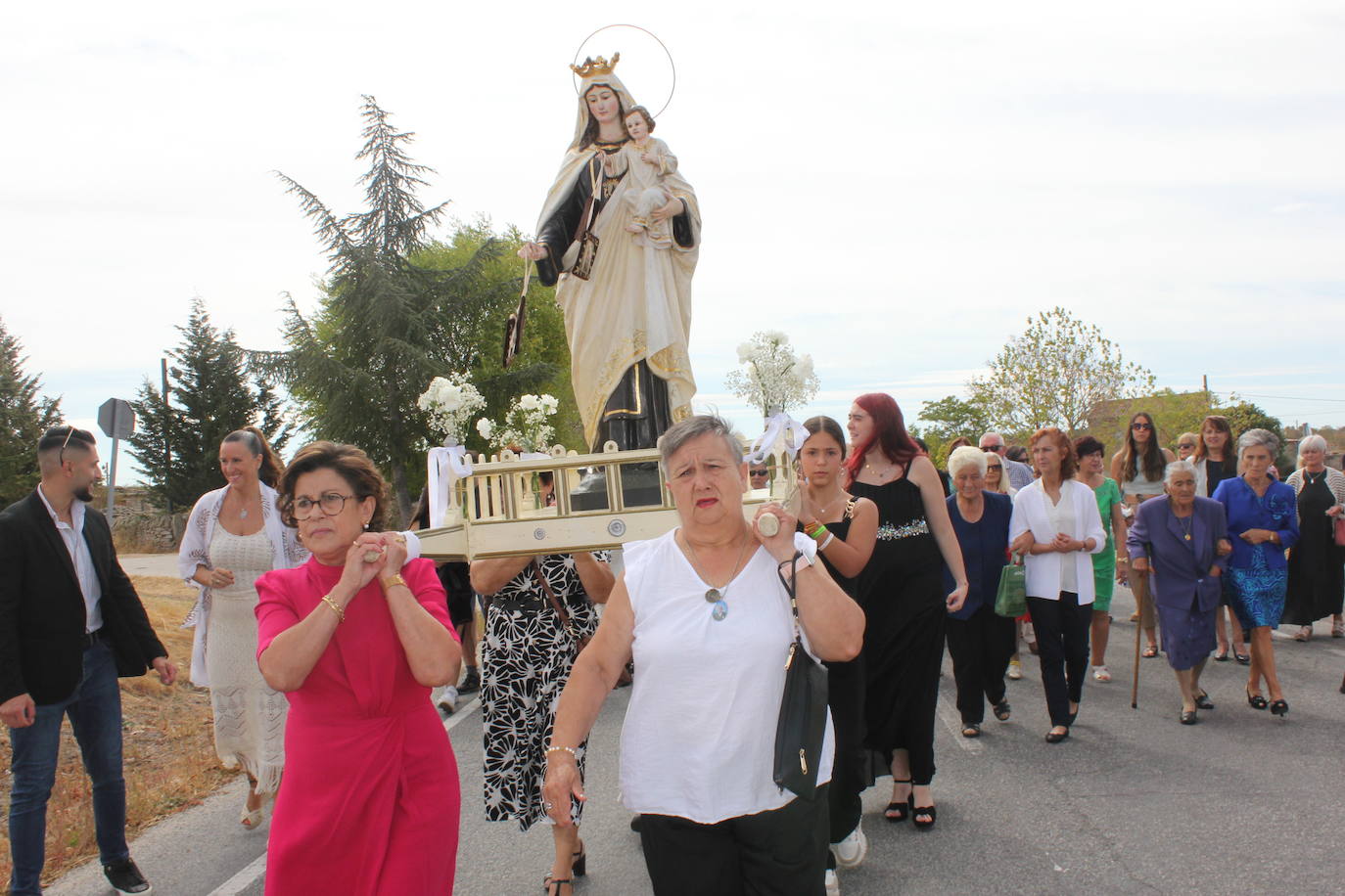 Trabanca se entrega a la Virgen del Carmen en el primer día de fiestas
