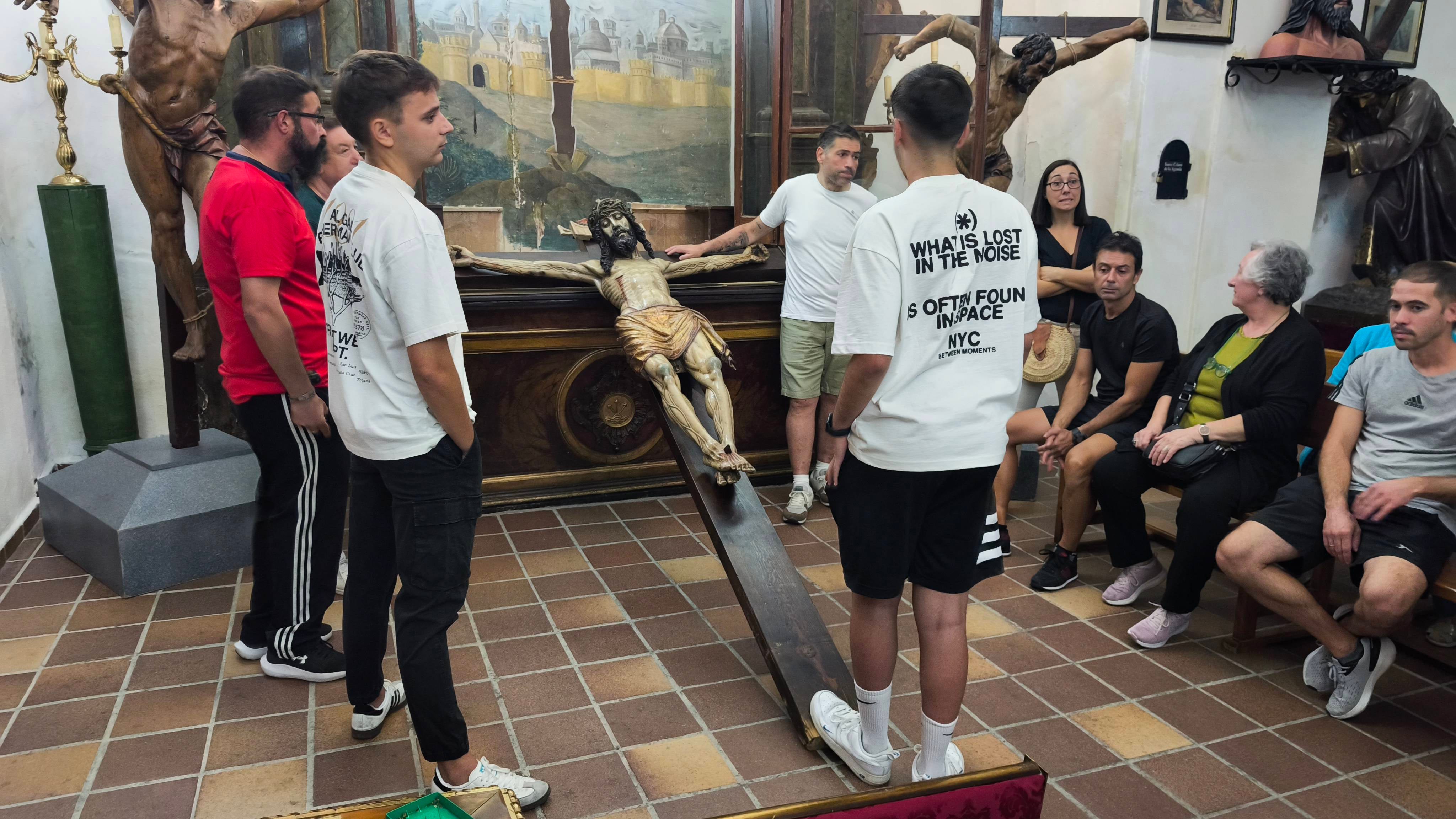 Emocionante bajada del Cristo de la Agonía en Peñaranda