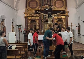 Emocionante bajada del Cristo de la Agonía en Peñaranda