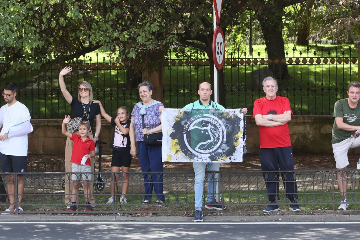 Mucha seguridad, protestas, y afición por el ciclismo: todas las imágenes de La Vuelta en Salamanca