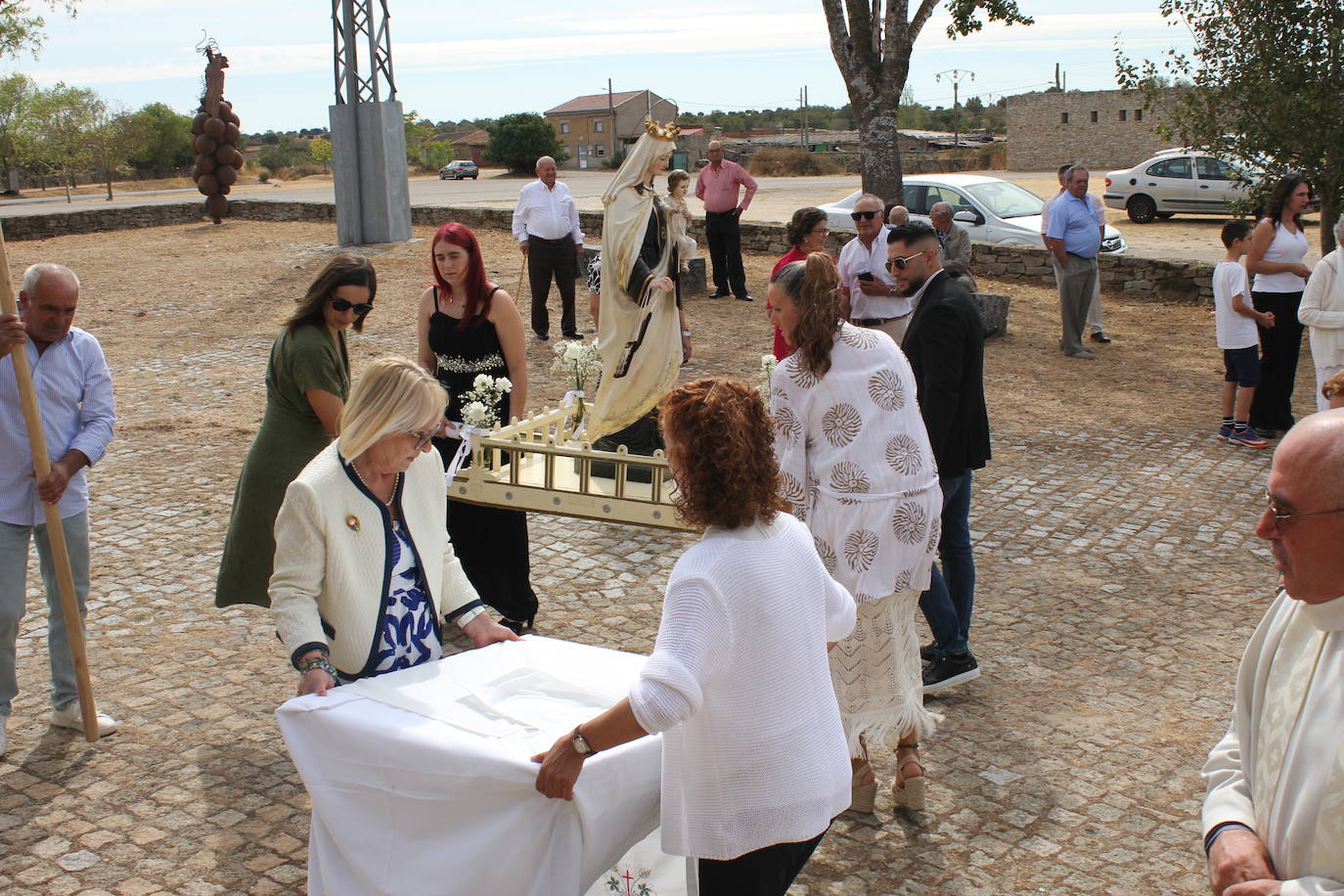 Trabanca se entrega a la Virgen del Carmen en el primer día de fiestas