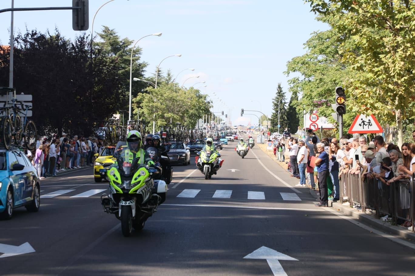 Mucha seguridad, protestas, y afición por el ciclismo: todas las imágenes de La Vuelta en Salamanca