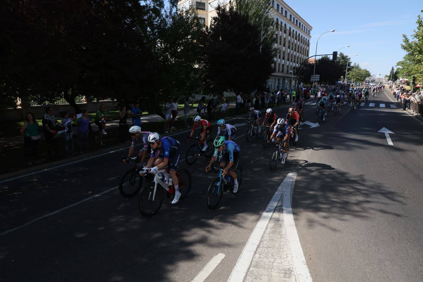Mucha seguridad, protestas, y afición por el ciclismo: todas las imágenes de La Vuelta en Salamanca