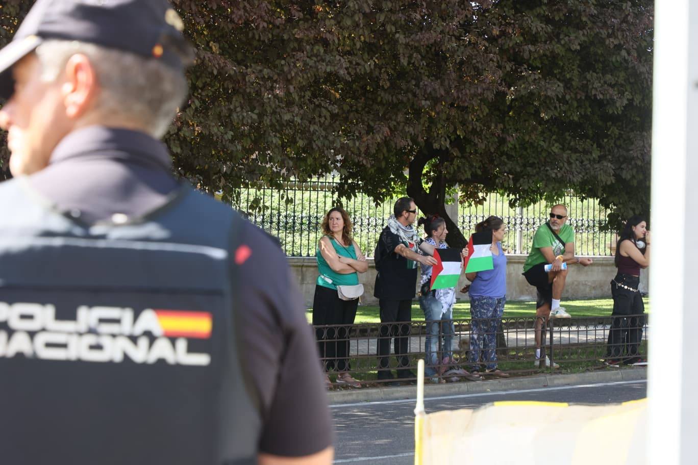 Mucha seguridad, protestas, y afición por el ciclismo: todas las imágenes de La Vuelta en Salamanca