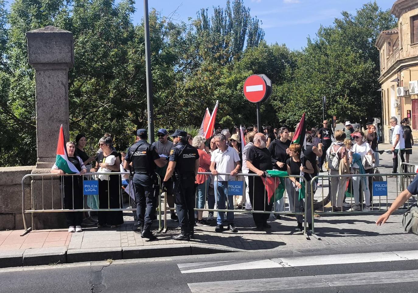 Mucha seguridad, protestas, y afición por el ciclismo: todas las imágenes de La Vuelta en Salamanca