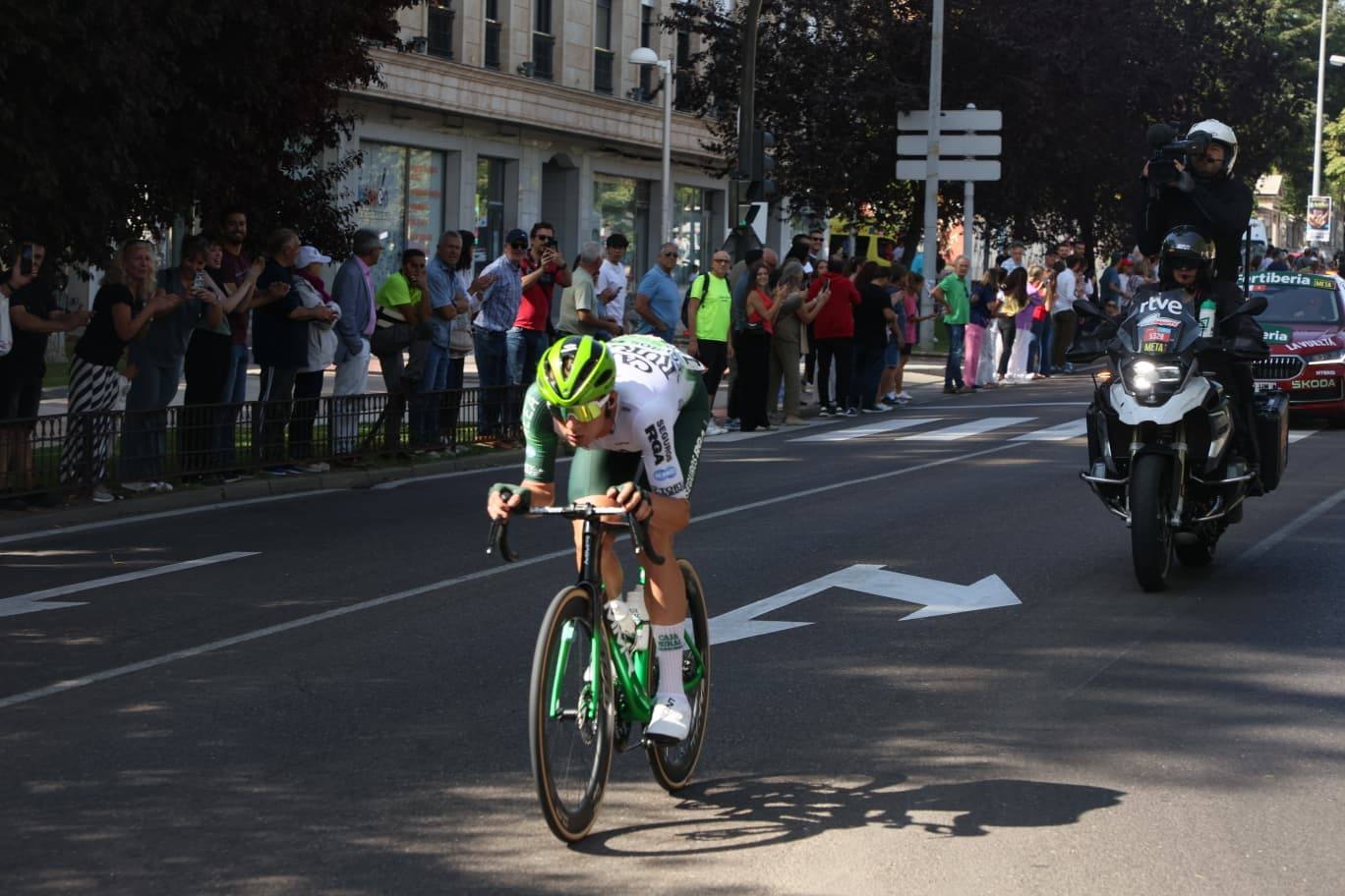 Mucha seguridad, protestas, y afición por el ciclismo: todas las imágenes de La Vuelta en Salamanca