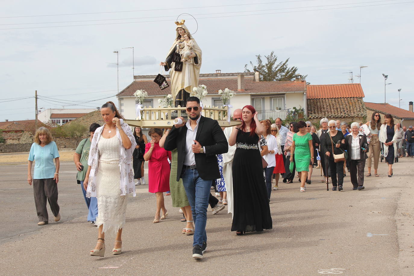 Trabanca se entrega a la Virgen del Carmen en el primer día de fiestas