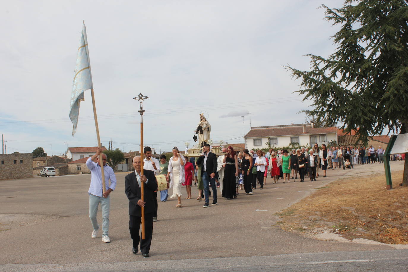 Trabanca se entrega a la Virgen del Carmen en el primer día de fiestas