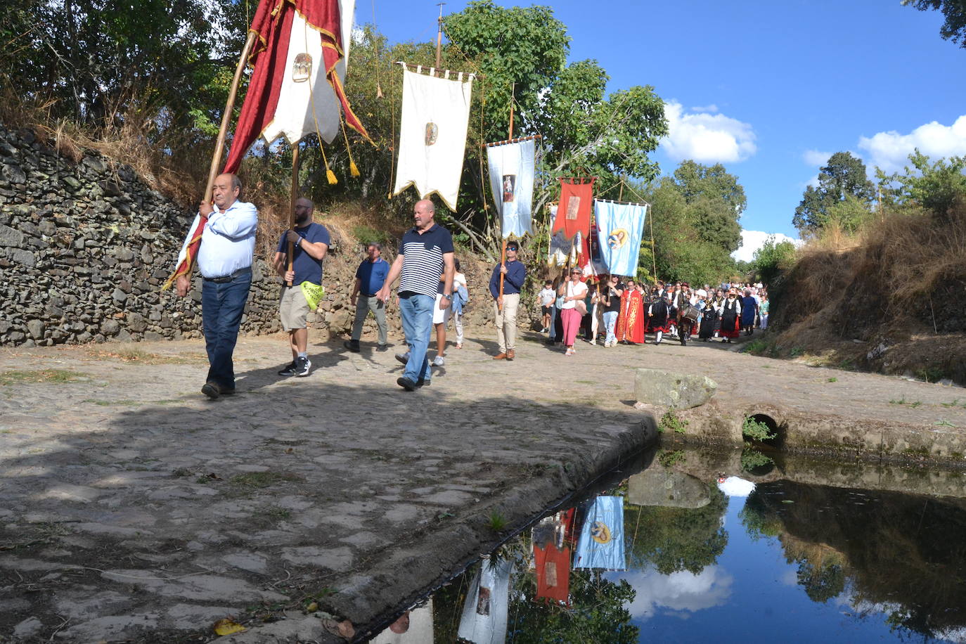 Monsagro cumple con la tradicional subida del Cristo