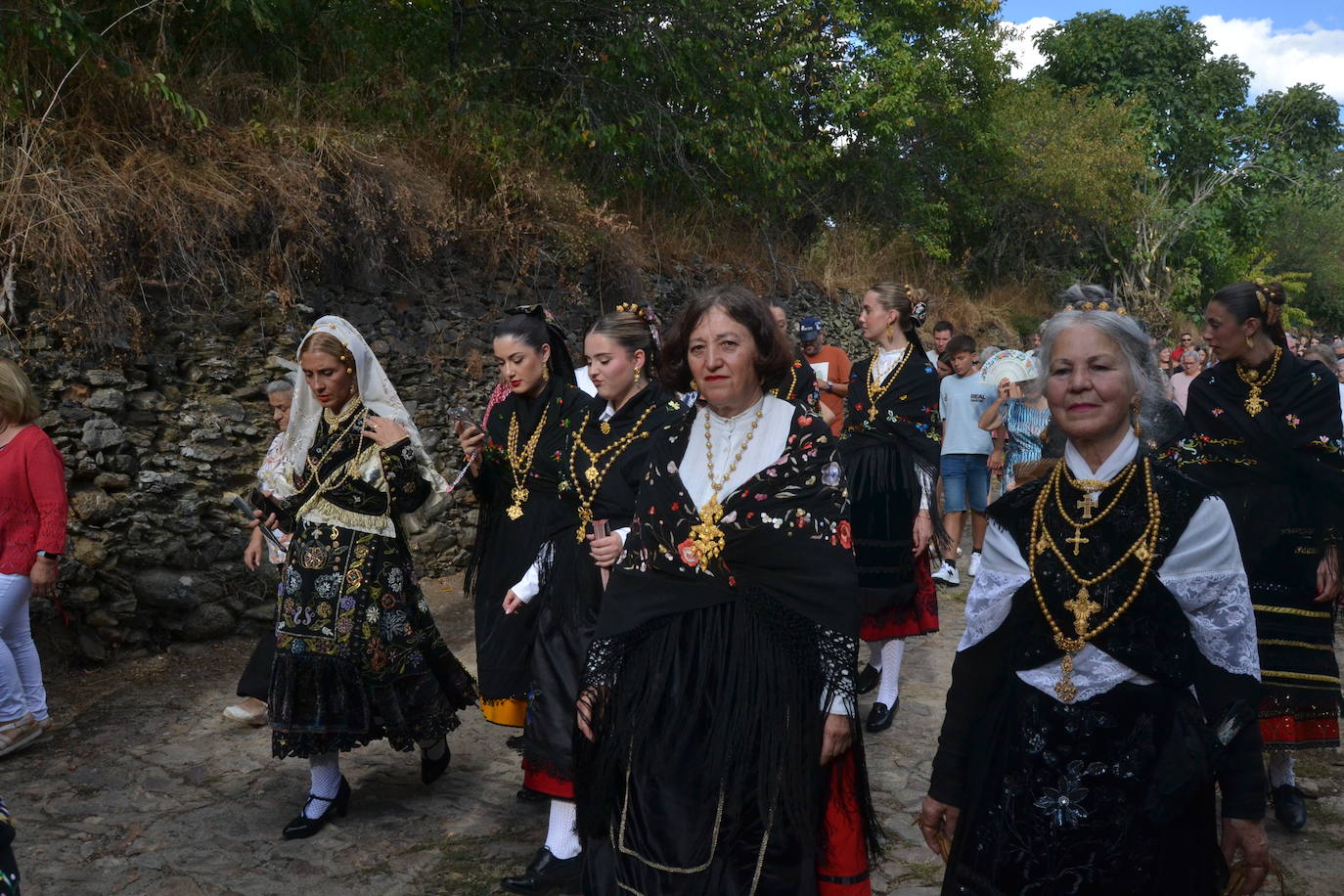 Monsagro cumple con la tradicional subida del Cristo