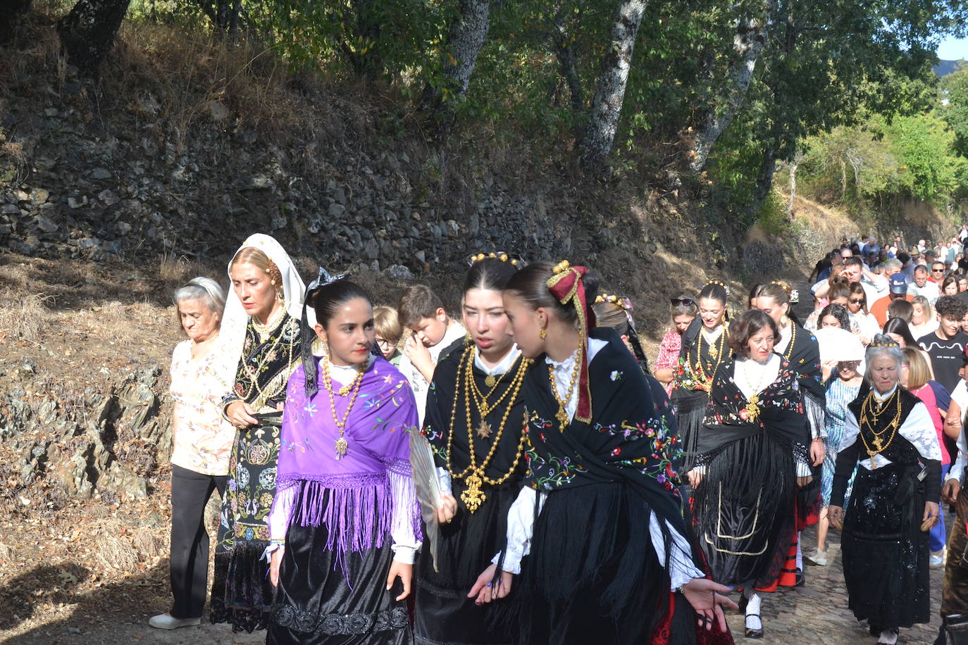 Monsagro cumple con la tradicional subida del Cristo