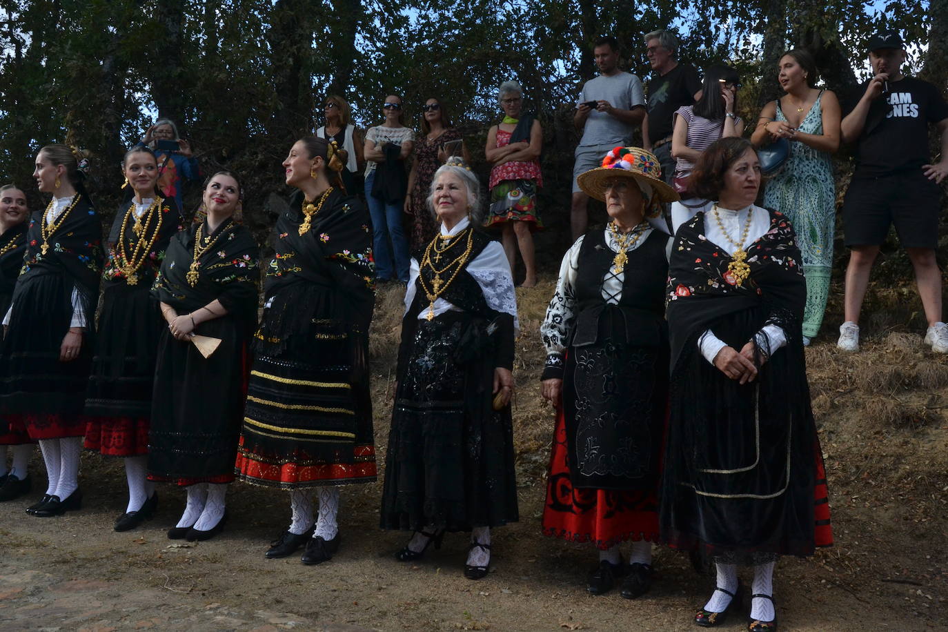 Monsagro cumple con la tradicional subida del Cristo